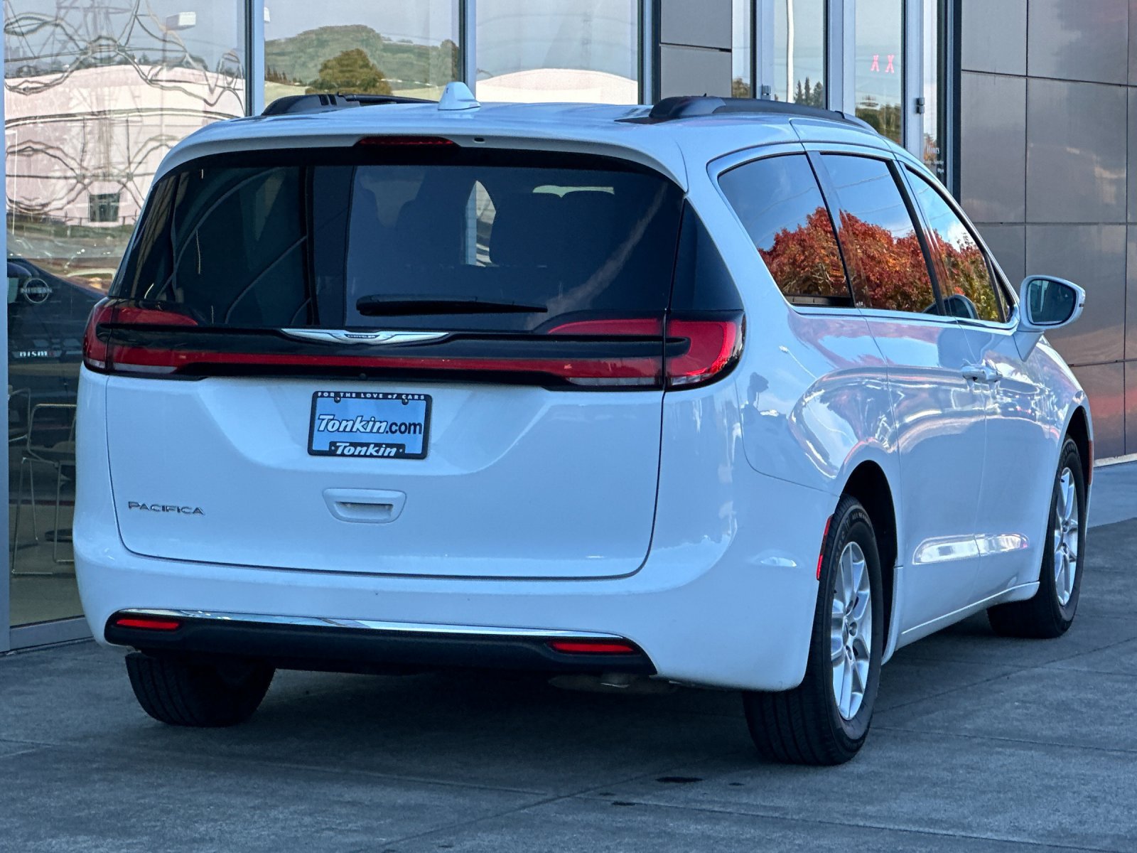 Used 2022 Chrysler Pacifica Touring-L FWD image 4