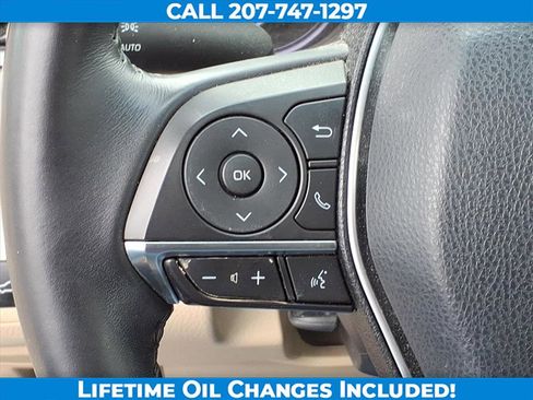 Used 2018 Toyota Camry image 16