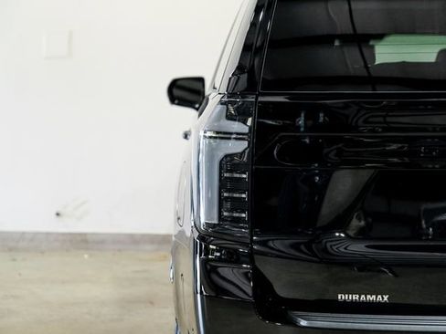 Used 2026 Chevrolet Suburban Z71 w/ Comfort Package AWD/4WD image 32
