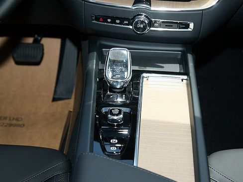 New 2026 Volvo XC60 T8 Plus w/ Protection Package Premier AWD/4WD image 27