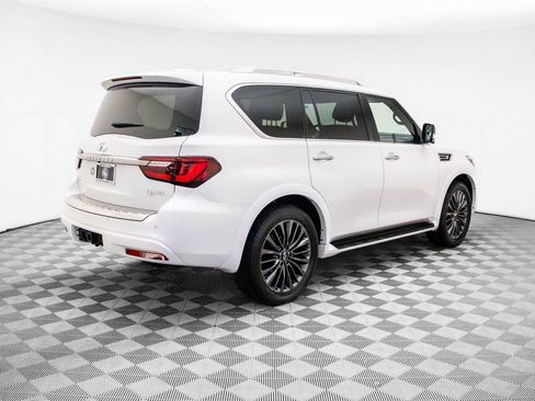 Used 2024 INFINITI QX80 Sensory image 5