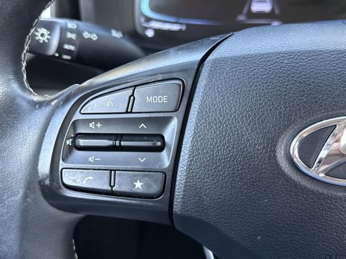 Used 2023 Hyundai Venue Limited w/ Cargo Package FWD image 18
