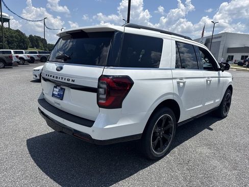 Used 2023 Ford Expedition Limited AWD/4WD image 7