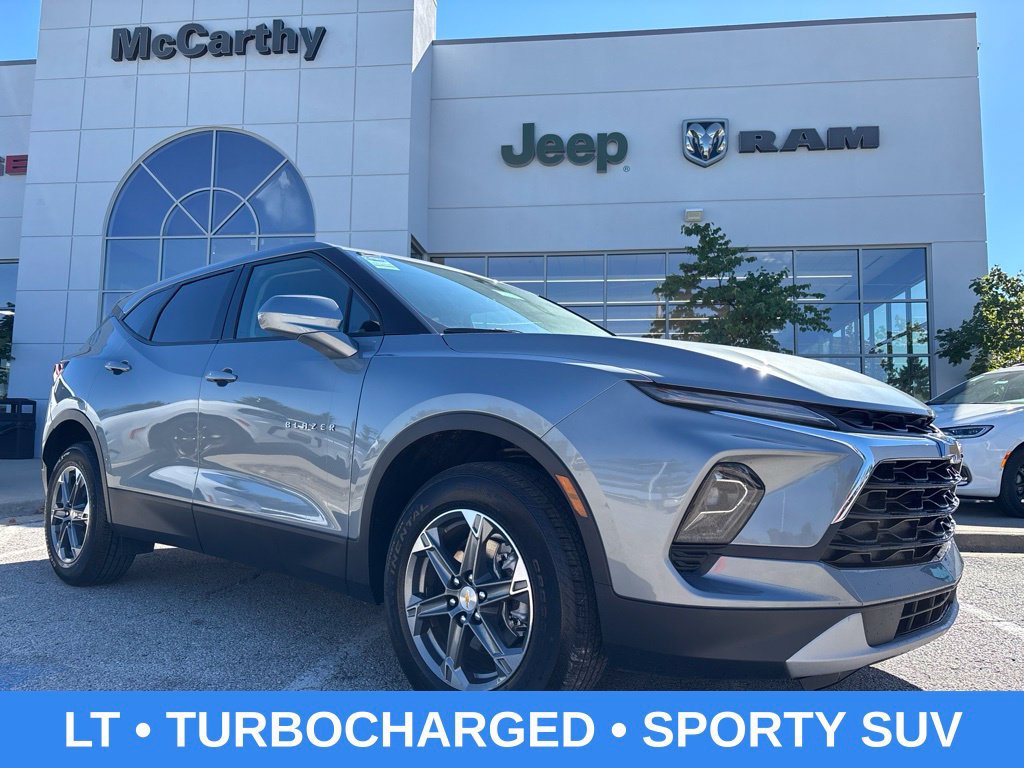 Used 2025 Chevrolet Blazer LT FWD image 1