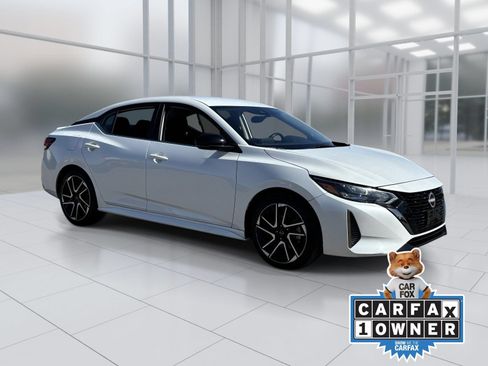 Certified 2025 Nissan Sentra SR FWD image 8