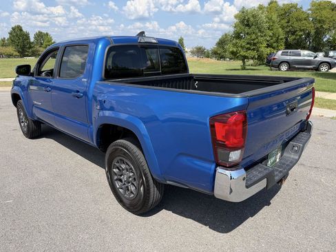 Used 2018 Toyota Tacoma SR5 RWD image 7