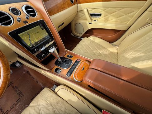 Used 2016 Bentley Flying Spur V8 image 24