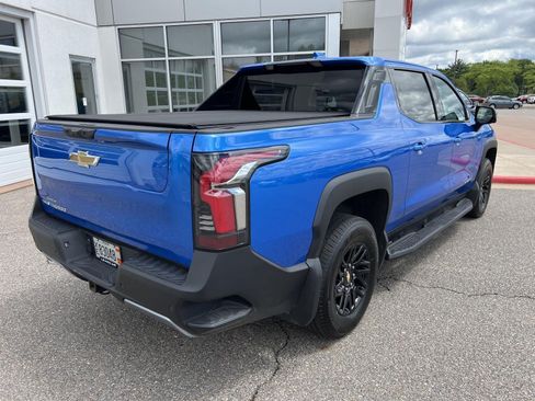 Used 2025 Chevrolet Silverado EV LT AWD/4WD image 29