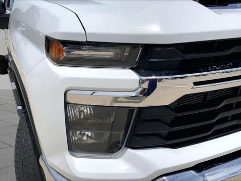 Used 2025 Chevrolet Silverado 3500 LT w/ Safety Package AWD/4WD image 26