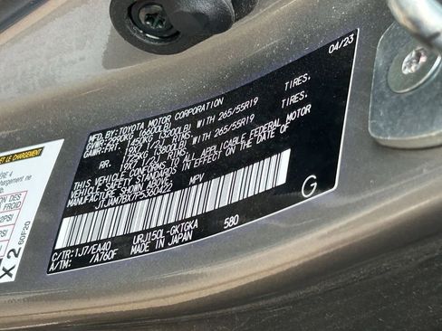 Used 2023 Lexus GX 460 Premium w/ Accessory Package image 13