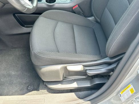 Used 2024 GMC Terrain SLE FWD image 9
