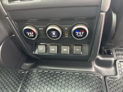 Used 2020 Land Rover Defender 110 SE AWD/4WD image 13