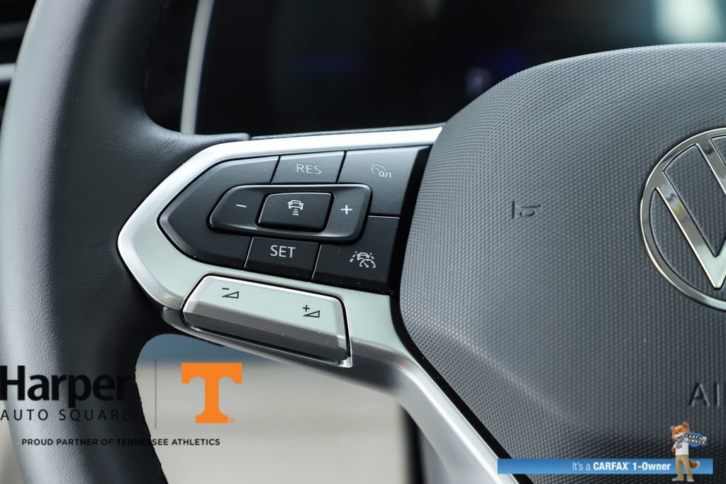 Used 2025 Volkswagen Jetta SE w/ Sunroof Package FWD image 57