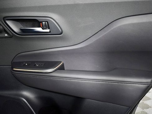 Used 2023 Toyota Crown Platinum image 41