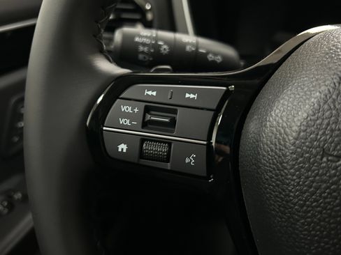 New 2025 Honda Pilot Touring image 13