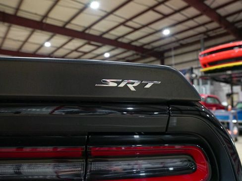 Used 2016 Dodge Challenger SRT Hellcat RWD image 24