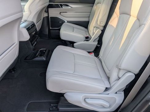 New 2026 Jeep Grand Wagoneer 2WD image 25