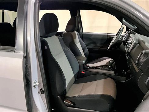 Used 2021 Toyota Tacoma TRD Sport image 7