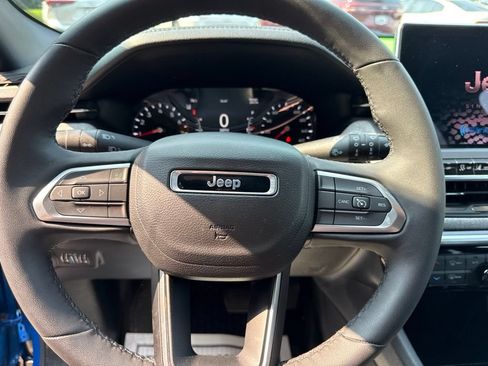 Used 2023 Jeep Compass Latitude w/ Convenience Group AWD/4WD image 25