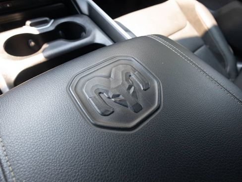 Used 2019 RAM 1500 Laramie AWD/4WD image 39