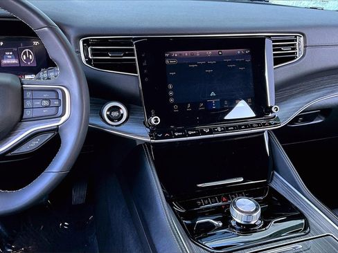 Used 2024 Jeep Wagoneer L Series II w/ Flexible Seating Group image 5