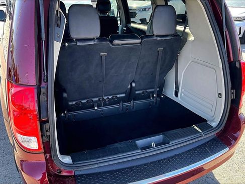 Used 2017 Dodge Grand Caravan SXT FWD image 4