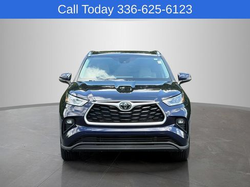 Used 2020 Toyota Highlander XLE FWD image 8