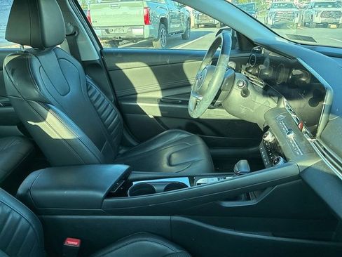 Used 2023 Hyundai Elantra Limited image 22