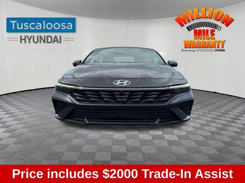 Used 2024 Hyundai Elantra Limited image 16