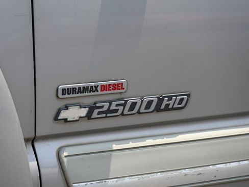 Used 2006 Chevrolet Silverado 2500 LT w/ Skid Plate Package AWD/4WD image 10
