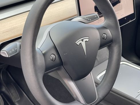 Used 2023 Tesla Model Y Long Range AWD/4WD image 23