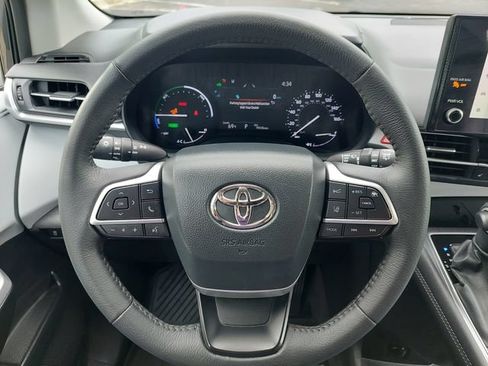 Used 2025 Toyota Sienna XLE FWD image 29