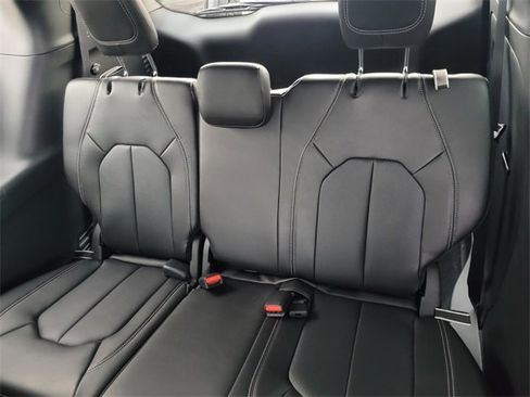 New 2026 Chrysler Pacifica Select image 6
