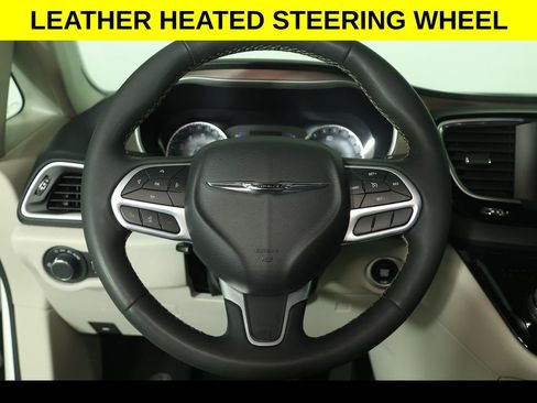 Used 2023 Chrysler Voyager LX image 6