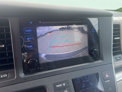 Used 2016 Toyota Sienna LE FWD image 16