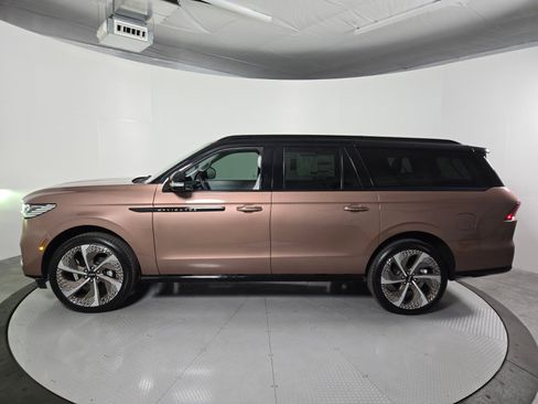 New 2026 Lincoln Navigator L Black Label w/ Black Label Special Edition image 8