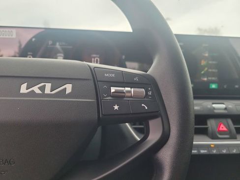New 2025 Kia K4 LX image 16
