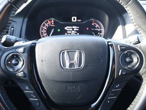 Used 2018 Honda Pilot Touring image 17