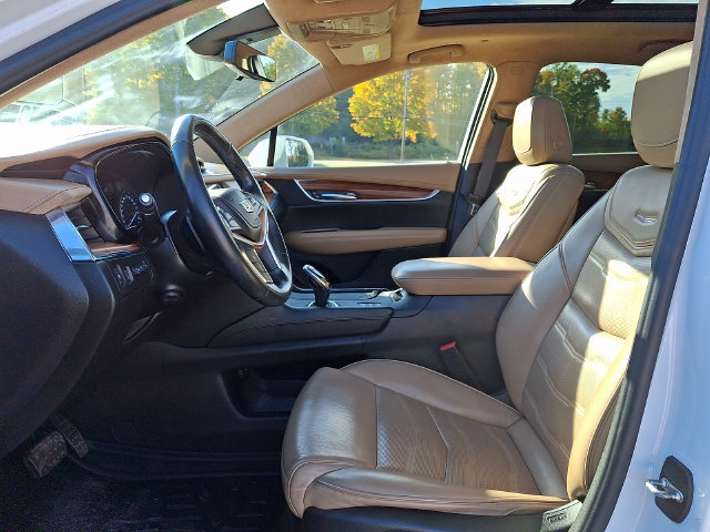 Used 2019 Cadillac XT5 Platinum AWD/4WD image 2
