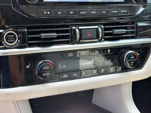 Used 2023 Nissan Pathfinder SL AWD/4WD image 27