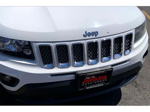 Used 2017 Jeep Compass Latitude AWD/4WD image 30