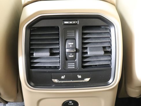 Used 2025 Porsche Macan image 20