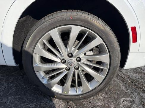 New 2026 Buick Envision Avenir image 9