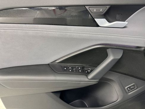 New 2026 Volkswagen Tiguan SE R-Line AWD/4WD image 10