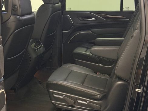 Used 2023 Cadillac Escalade ESV Luxury AWD/4WD image 9