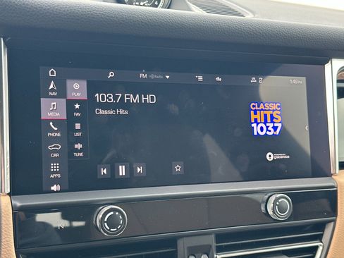 Used 2025 Porsche Macan image 18