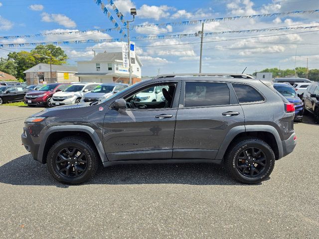 Used 2015 Jeep Cherokee Trailhawk w/ Cold Weather Group AWD/4WD image 3