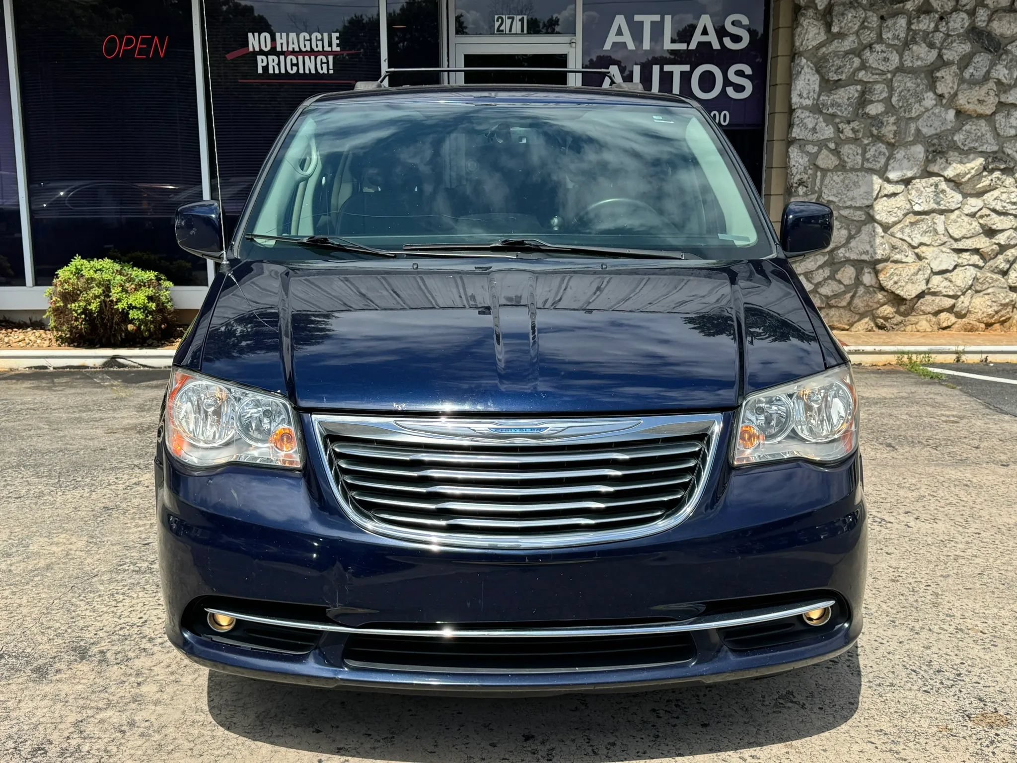 Used 2016 Chrysler Town & Country Touring FWD image 2