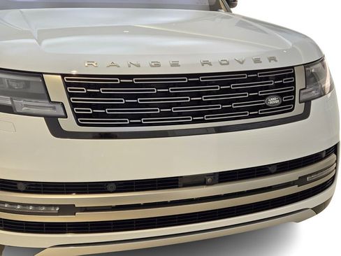 Used 2023 Land Rover Range Rover SE image 4