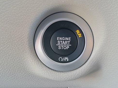 Used 2024 Chrysler Pacifica Touring-L image 29